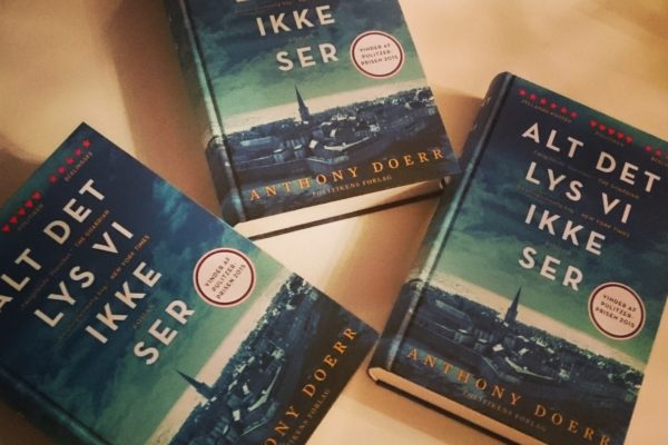 Bogklubben læser: “Alt det lys vi ikke ser”