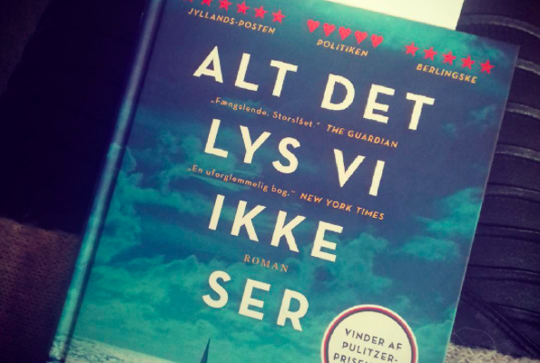 Bogklubben anmelder: “Alt det lys vi ikke ser”