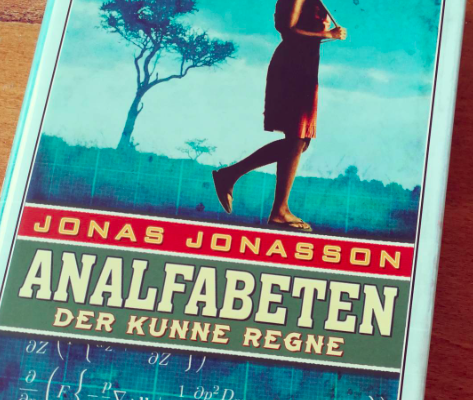 Anmeldelse af “Analfabeten der kunne regne”